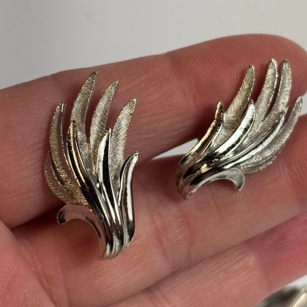 Vintage Earring Lot Coro Sarah Coventry Dramatic Flame Shape and Chain Design - Picture 4 of 9